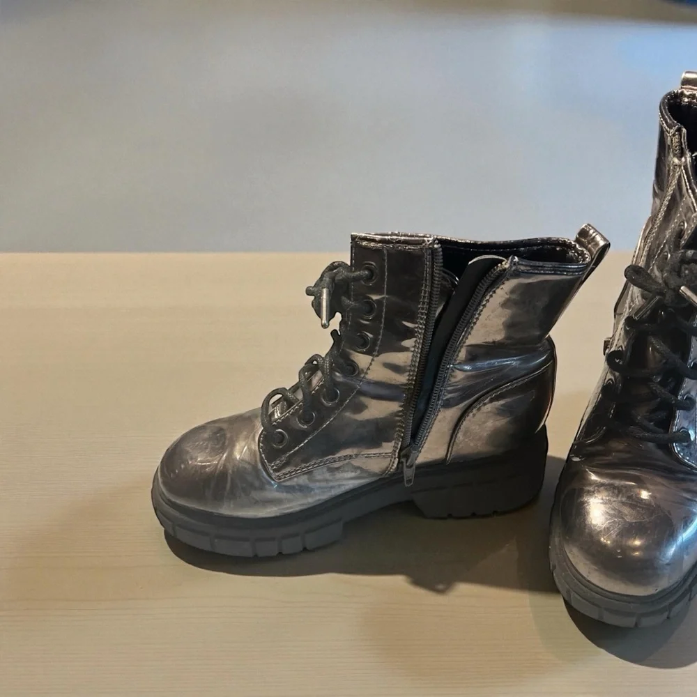Madden NYC Silver Metallic Lace-Up Combat Boots Size 2